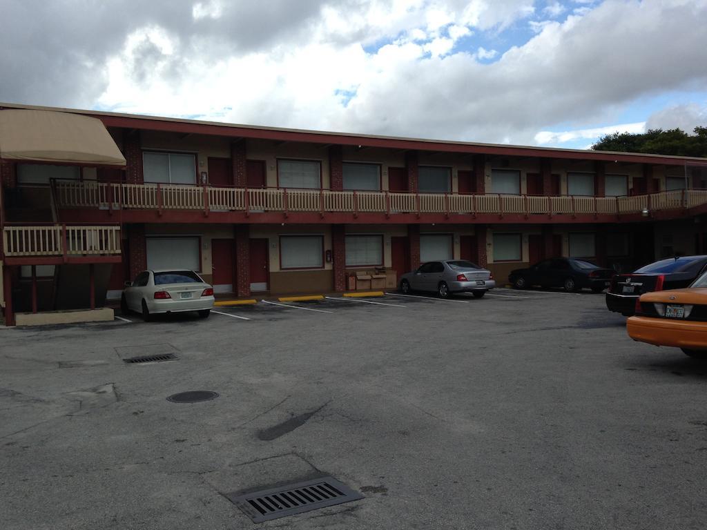 Palacio Inn Motel Miami Springs Exterior photo