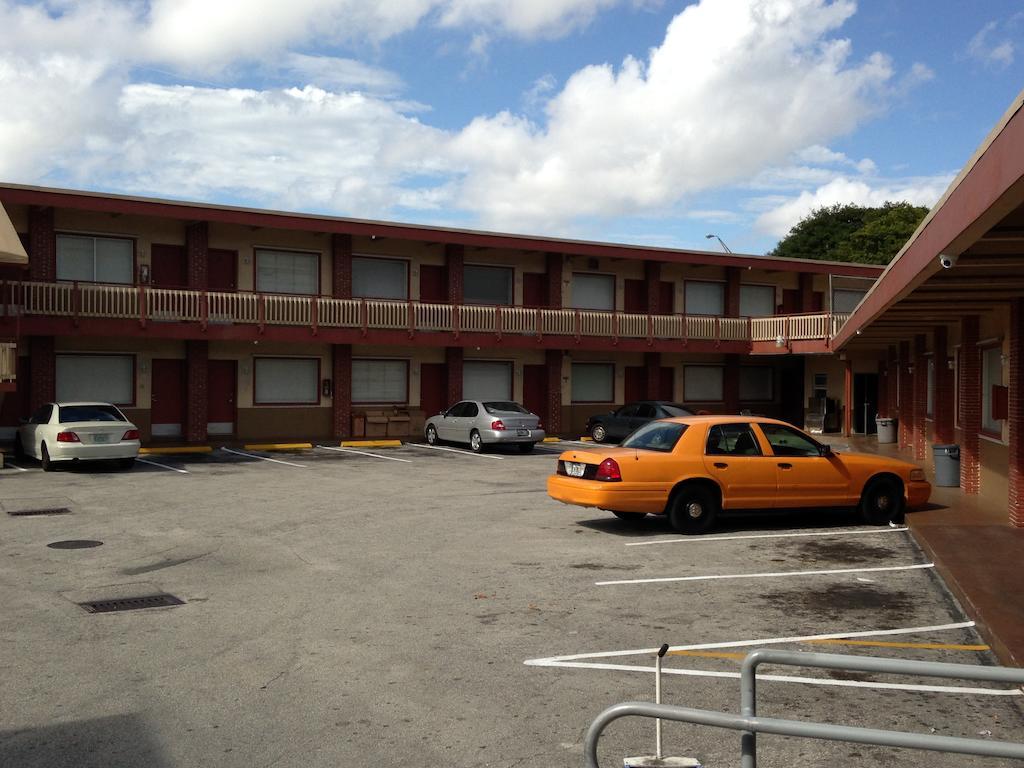 Palacio Inn Motel Miami Springs Exterior photo
