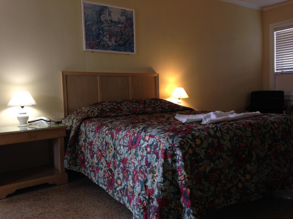 Palacio Inn Motel Miami Springs Room photo